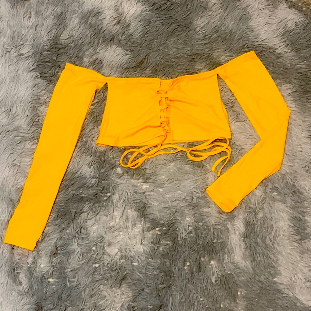 💛💛💛Off Shoulder Lace Up Front Crop Top💛💛💛